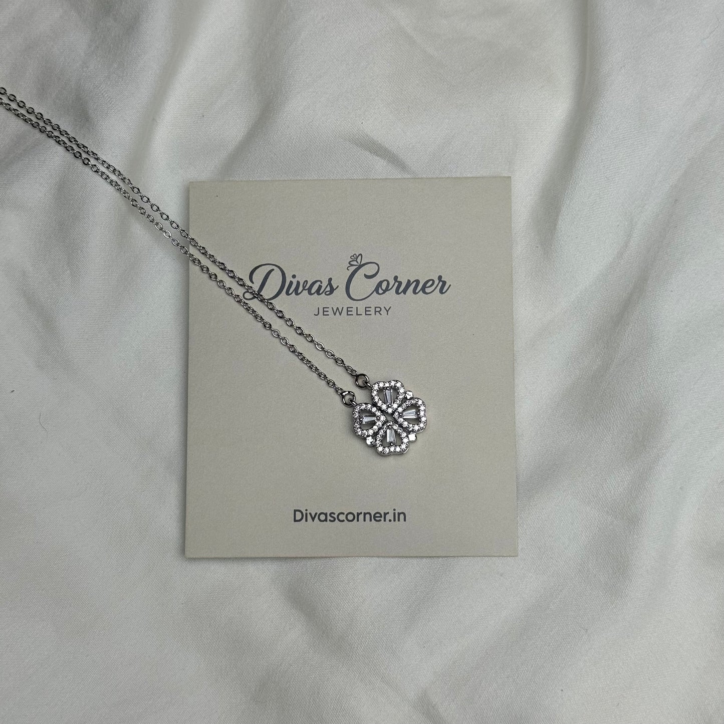 Silver 4xheart ( Magnetic )