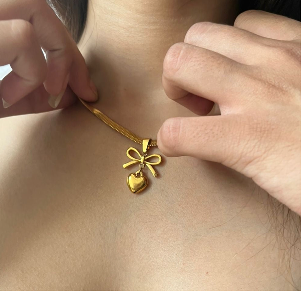 Bow n Heart Pendant