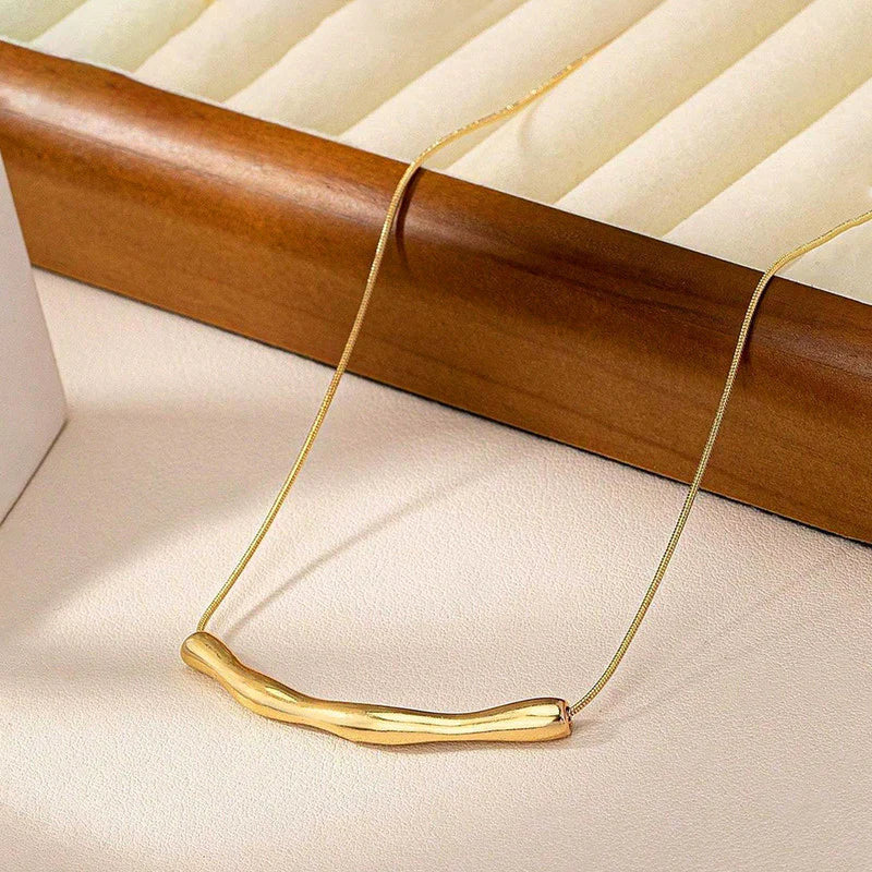 Chic Arc Pendant